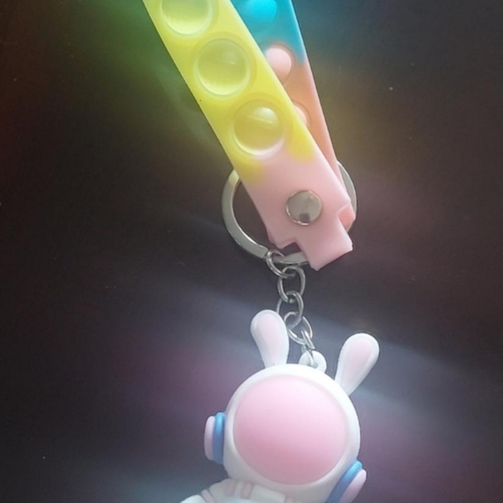 Spaceman Pop Bubble Keychain - Picture 10 of 13